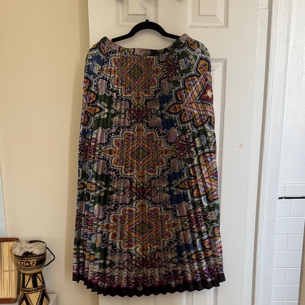 Multicolor Patterned Pleated Skirt